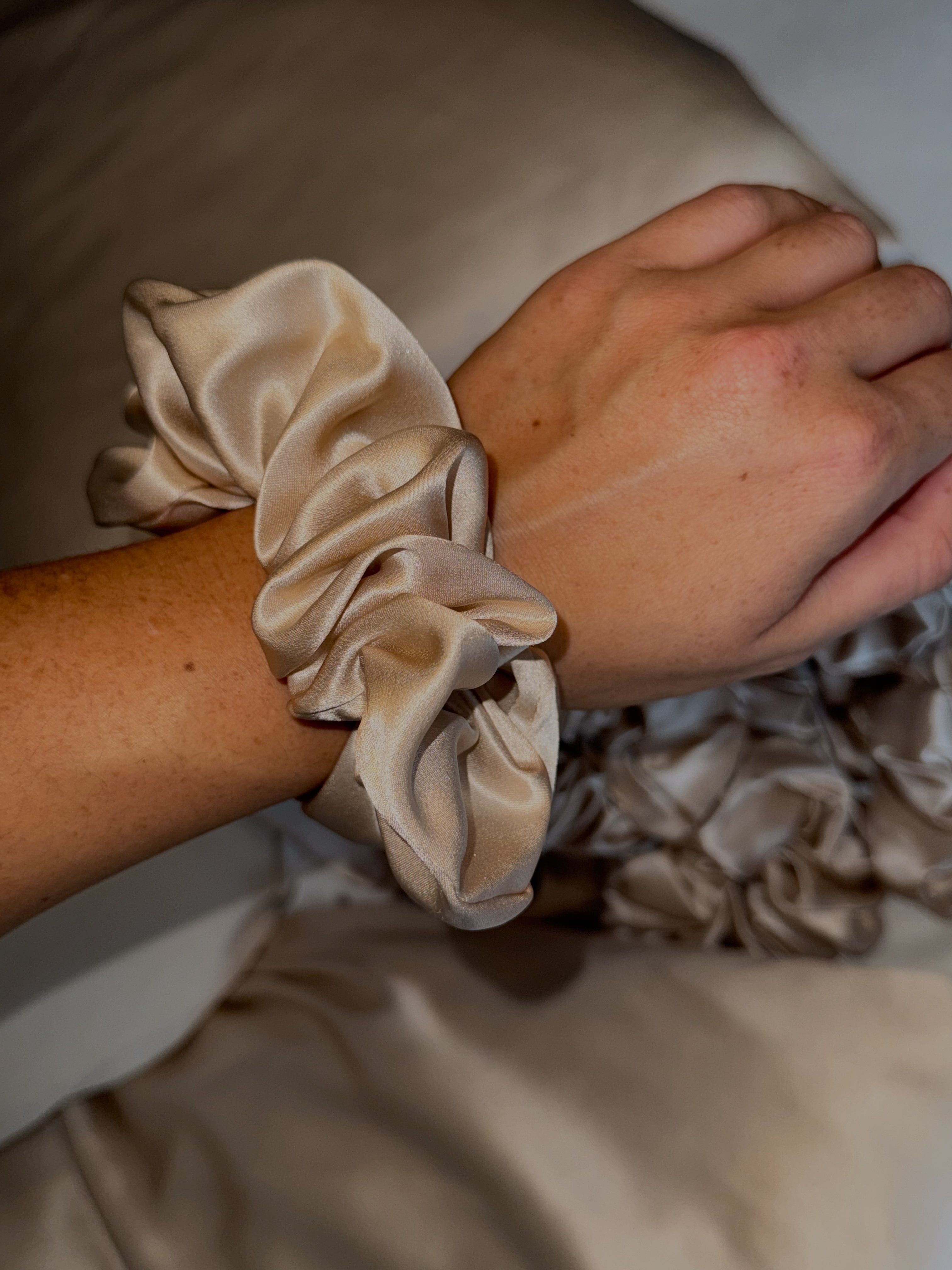 Seda Silk Scrunchie